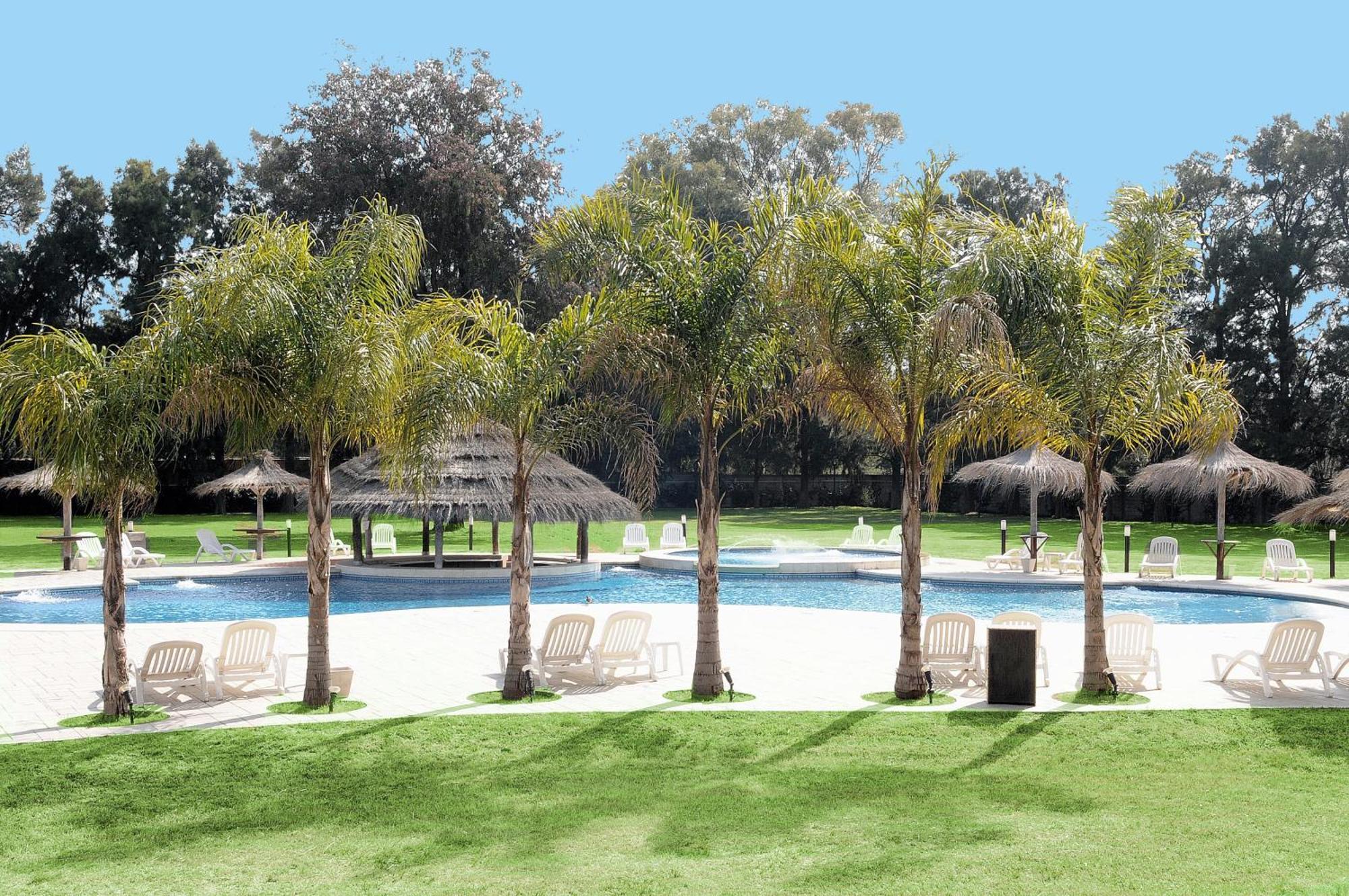 Howard Johnson Pilar Resort Spa & Convention Center Luaran gambar