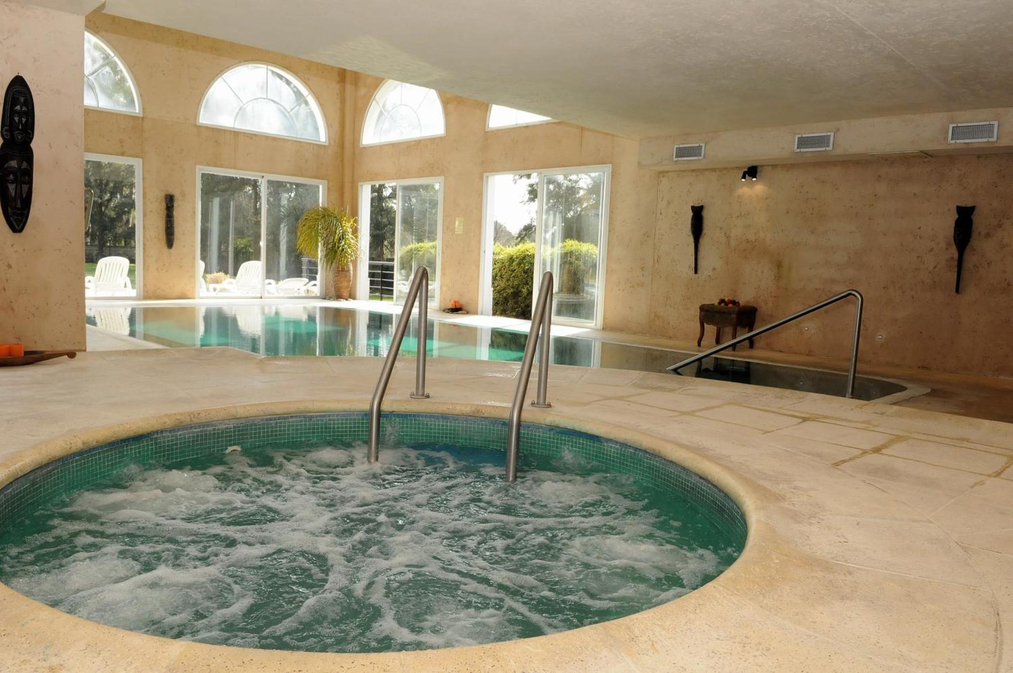 Howard Johnson Pilar Resort Spa & Convention Center Luaran gambar