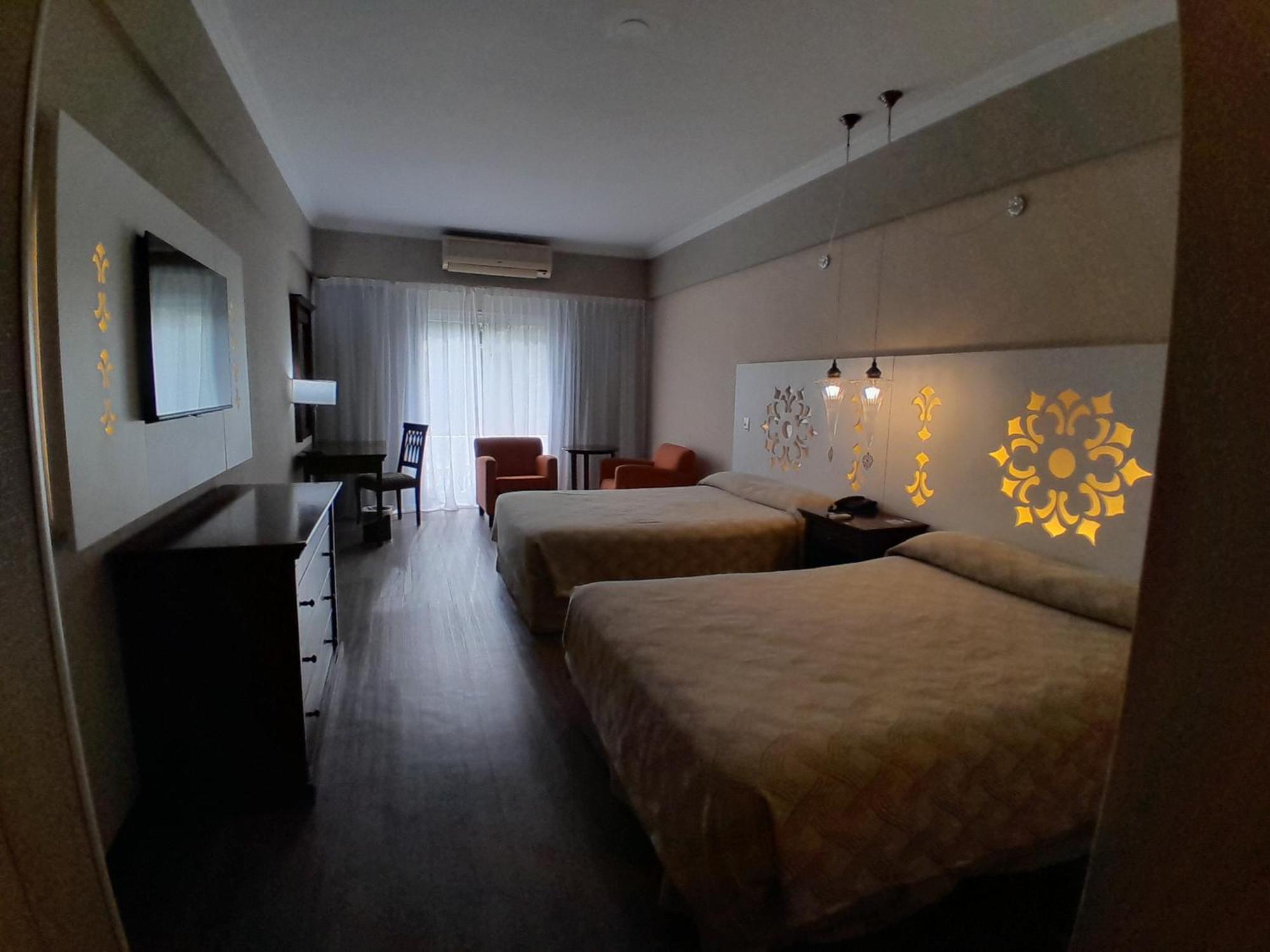 Howard Johnson Pilar Resort Spa & Convention Center Luaran gambar