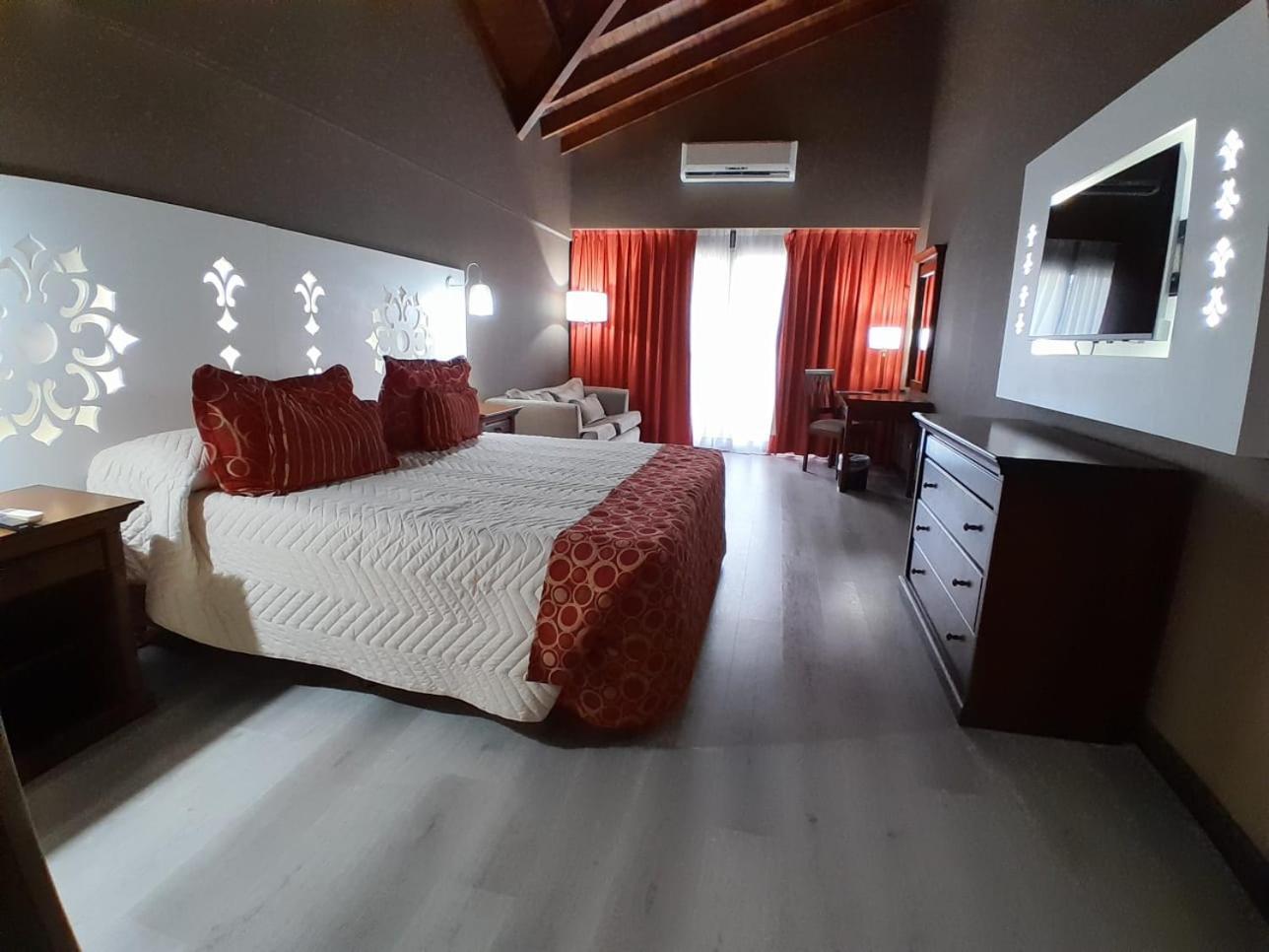 Howard Johnson Pilar Resort Spa & Convention Center Luaran gambar