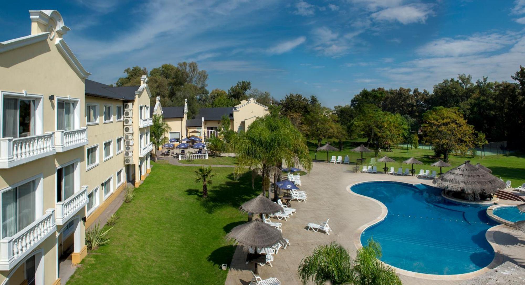 Howard Johnson Pilar Resort Spa & Convention Center Luaran gambar