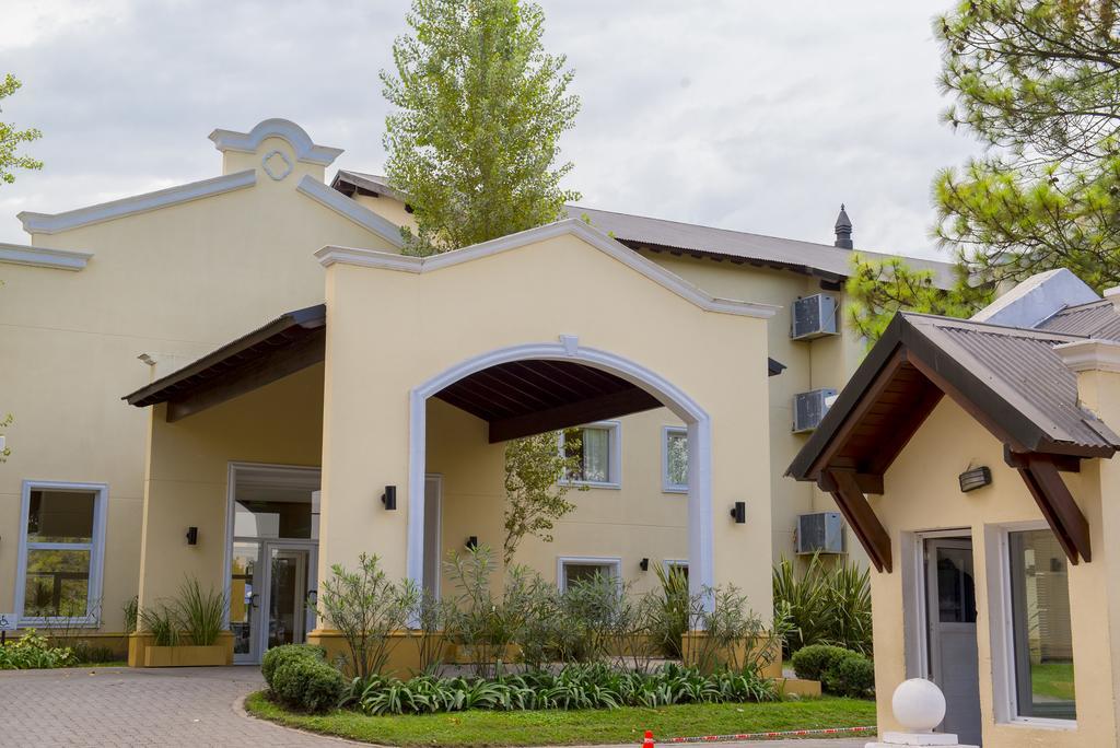 Howard Johnson Pilar Resort Spa & Convention Center Luaran gambar