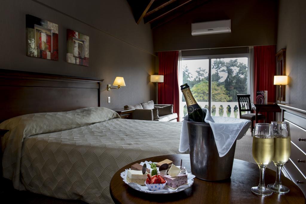 Howard Johnson Pilar Resort Spa & Convention Center Luaran gambar