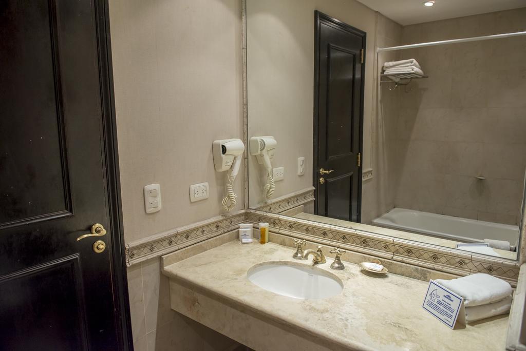 Howard Johnson Pilar Resort Spa & Convention Center Luaran gambar