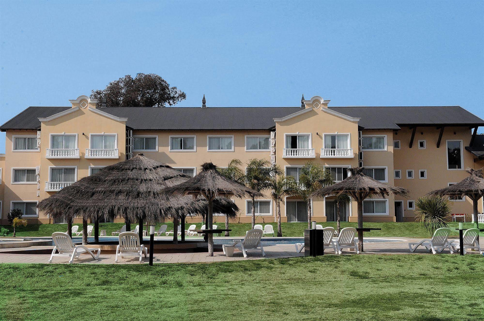 Howard Johnson Pilar Resort Spa & Convention Center Luaran gambar