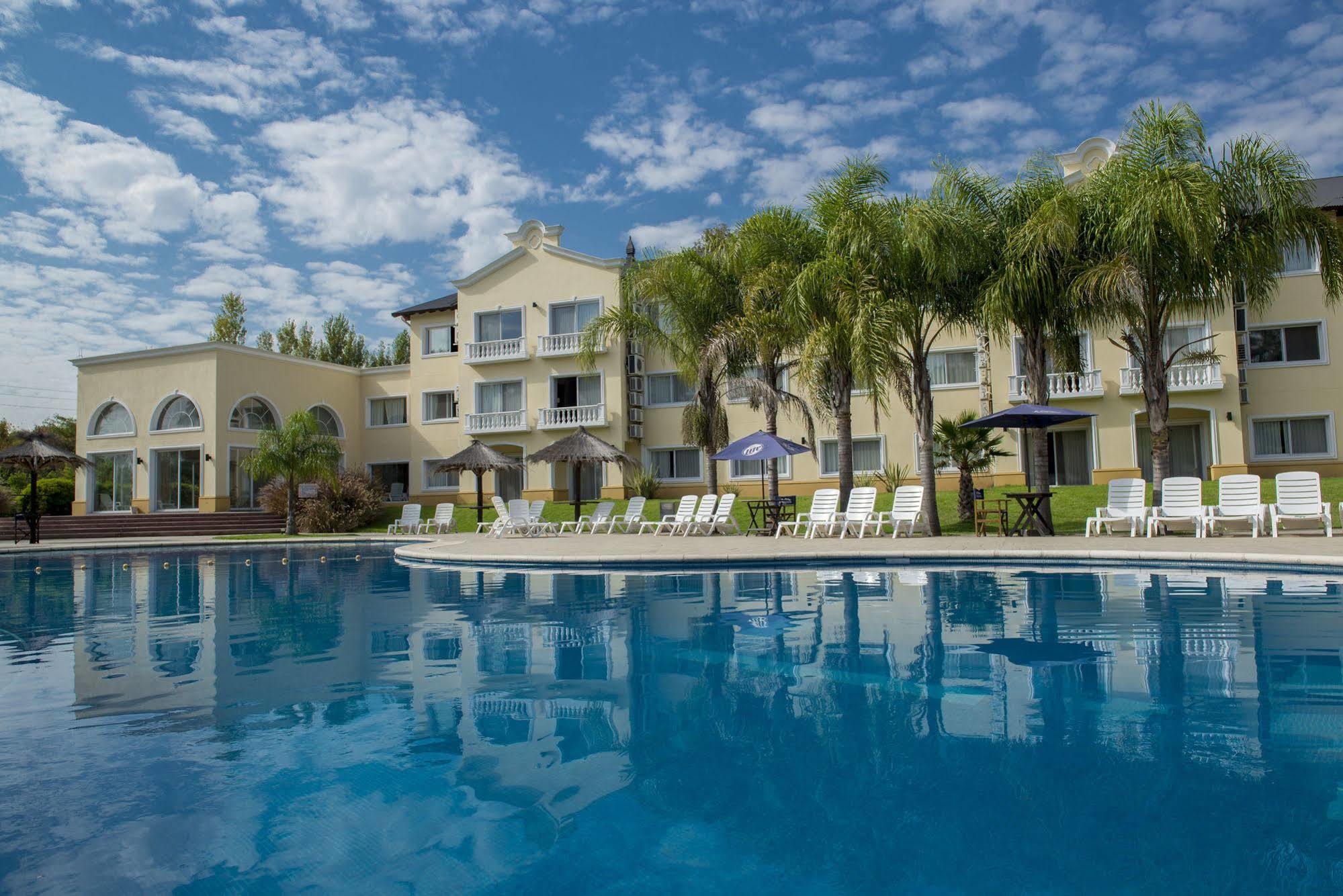 Howard Johnson Pilar Resort Spa & Convention Center Luaran gambar