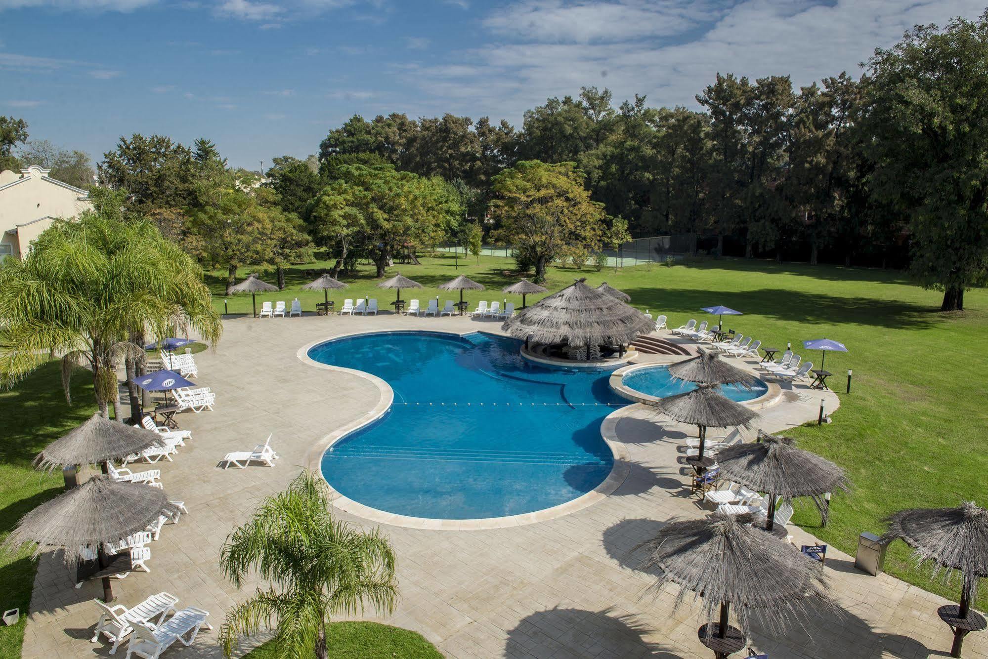 Howard Johnson Pilar Resort Spa & Convention Center Luaran gambar