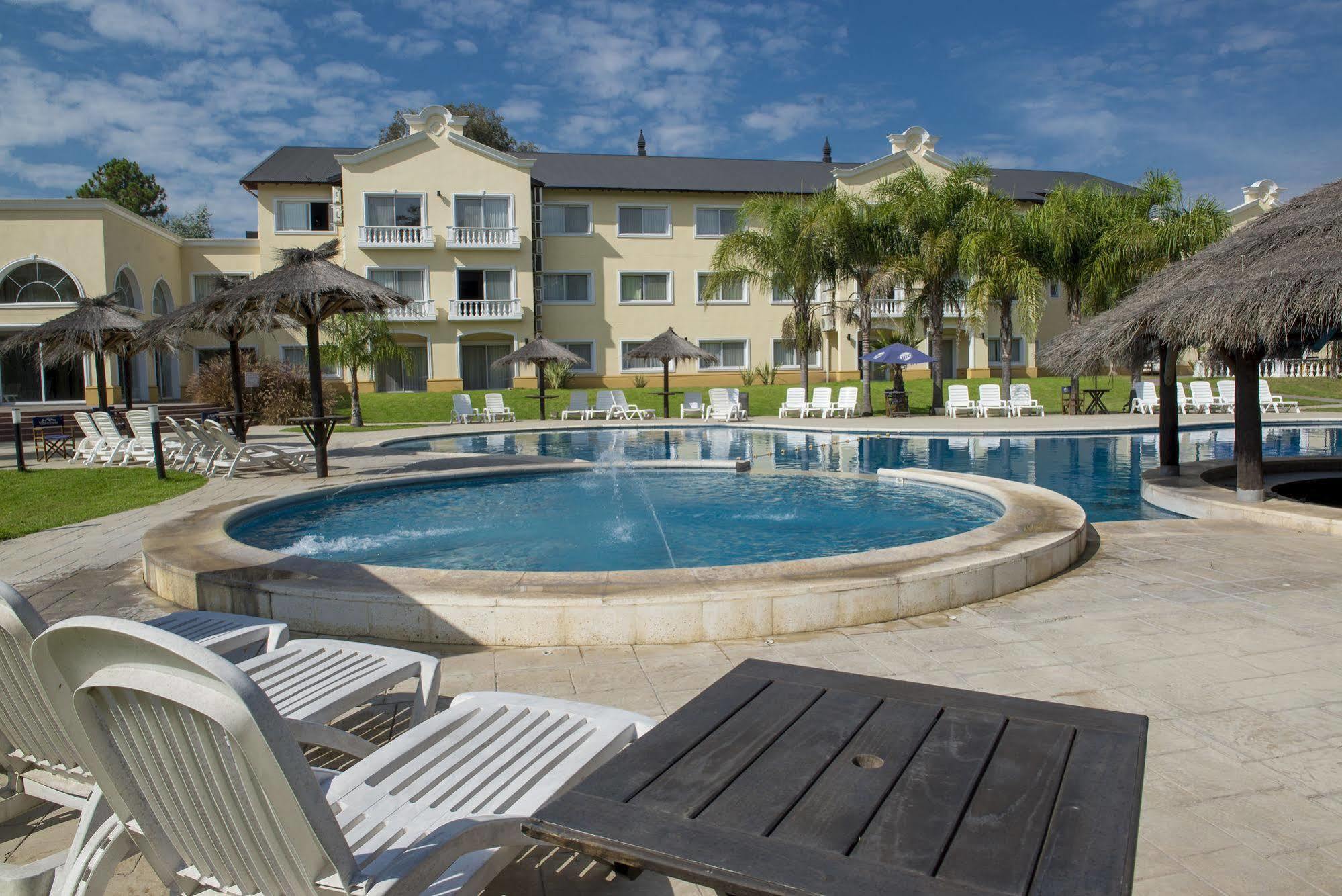 Howard Johnson Pilar Resort Spa & Convention Center Luaran gambar