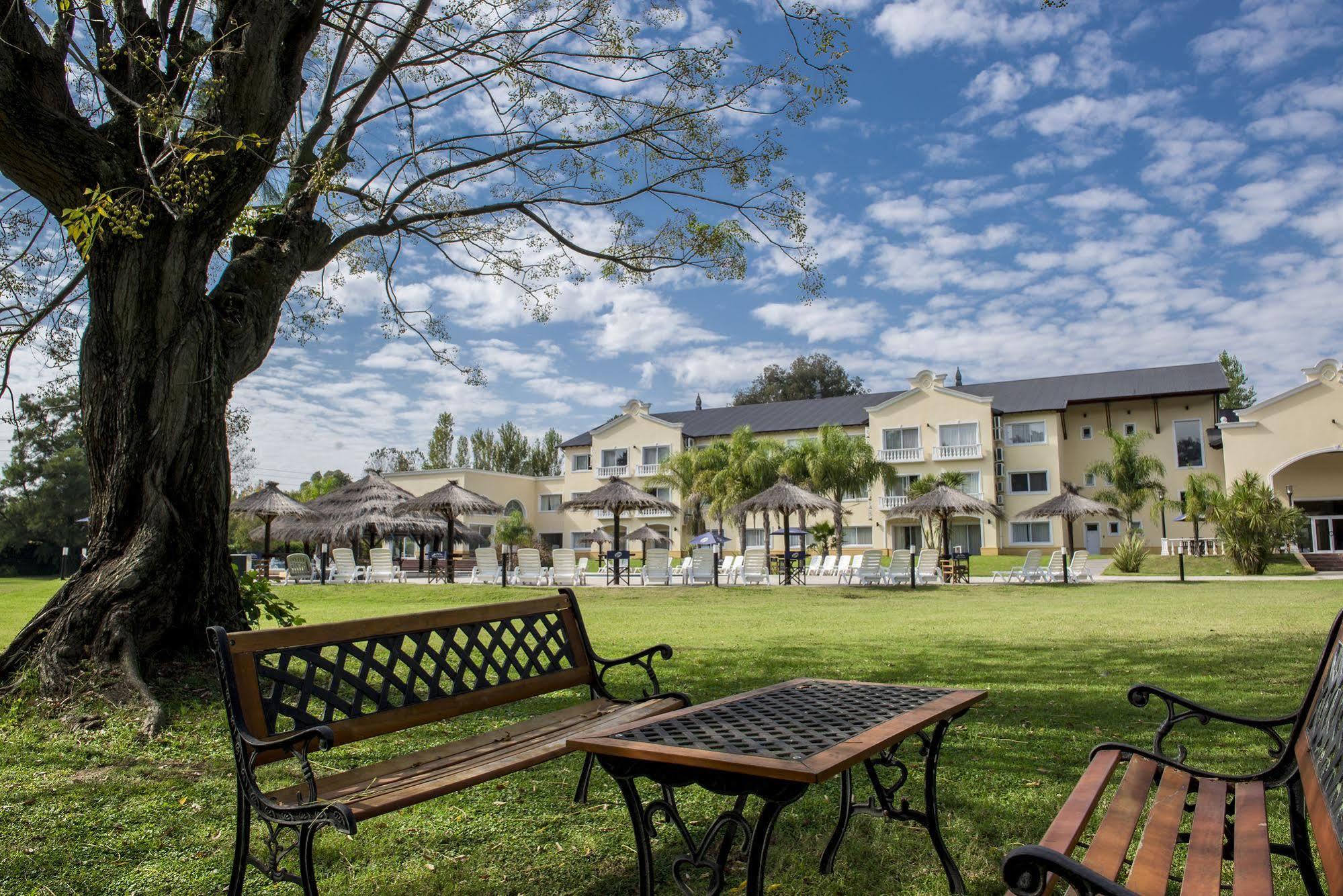 Howard Johnson Pilar Resort Spa & Convention Center Luaran gambar